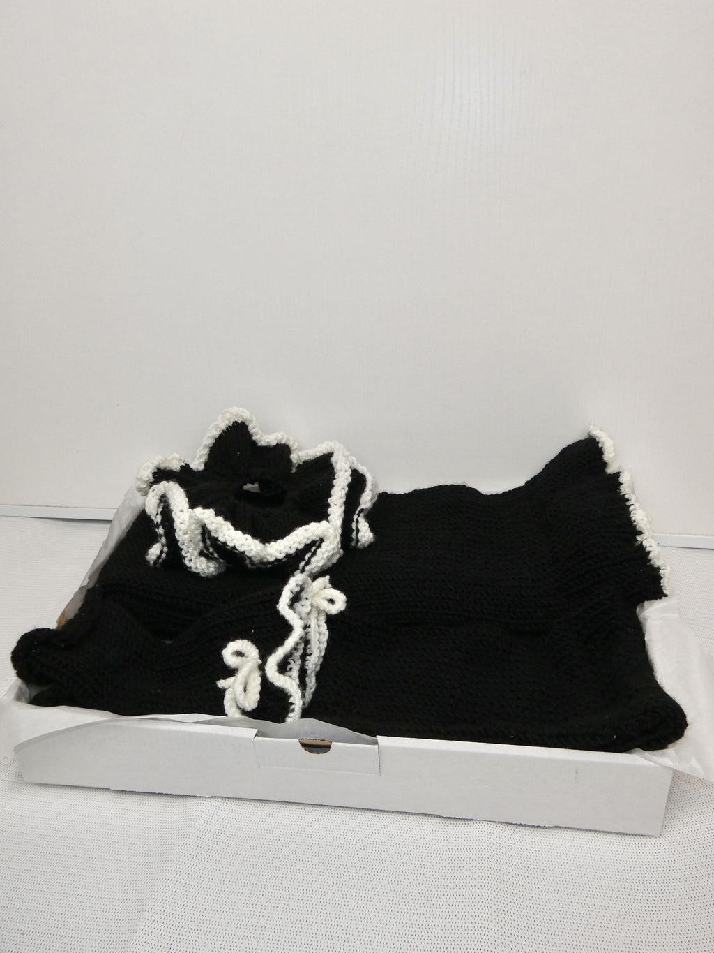 Box containing mittens, 1 scrunchie, headband and scarf (Pre-order)