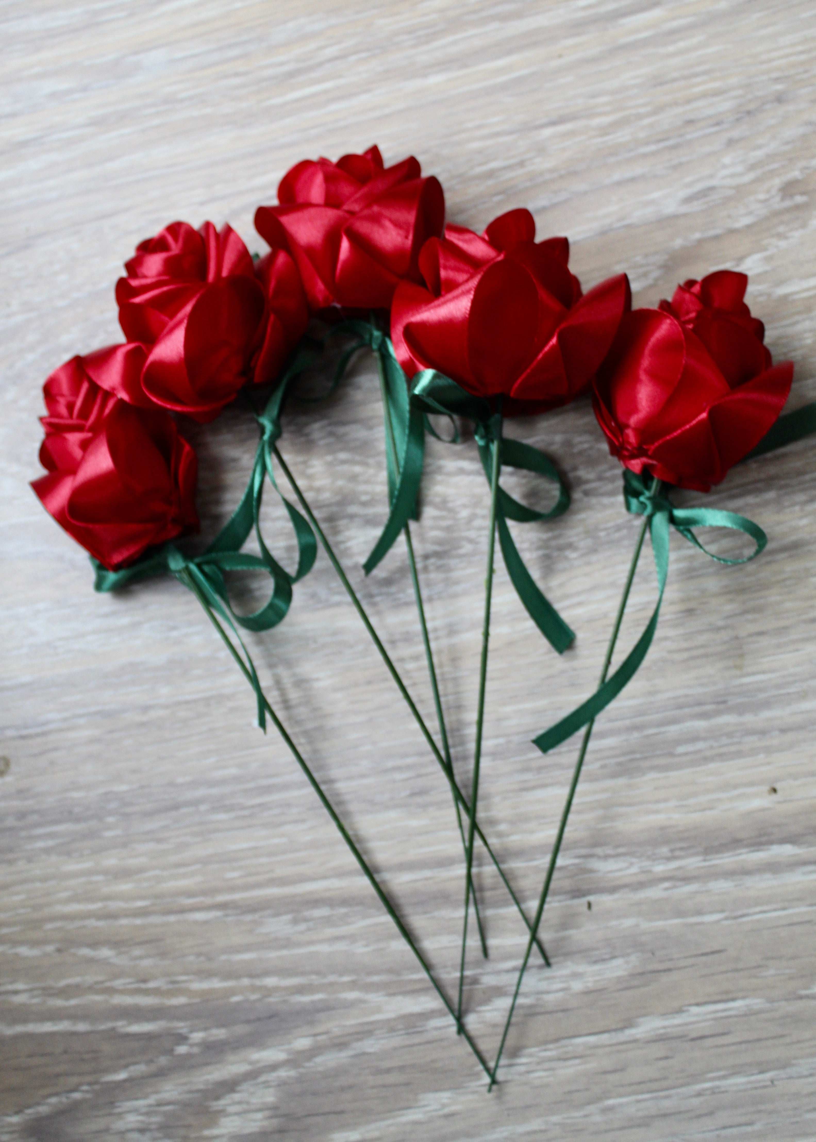 Personnalisation Rose en satin (Précommande)